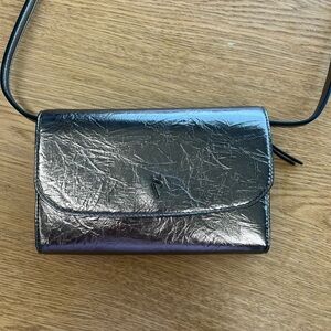 Simply Vera Metallic Silver Crossbody Wallet Bag
